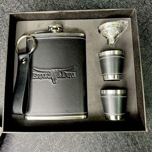 Brooks and Dunn Flask, 2 shot glass, funnel and keychain set
